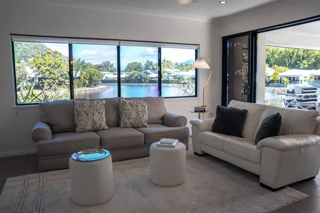 Lakeside Luxury, Stroll To Beach & Restaurants- Pets Welcome 三一海滩 度假居