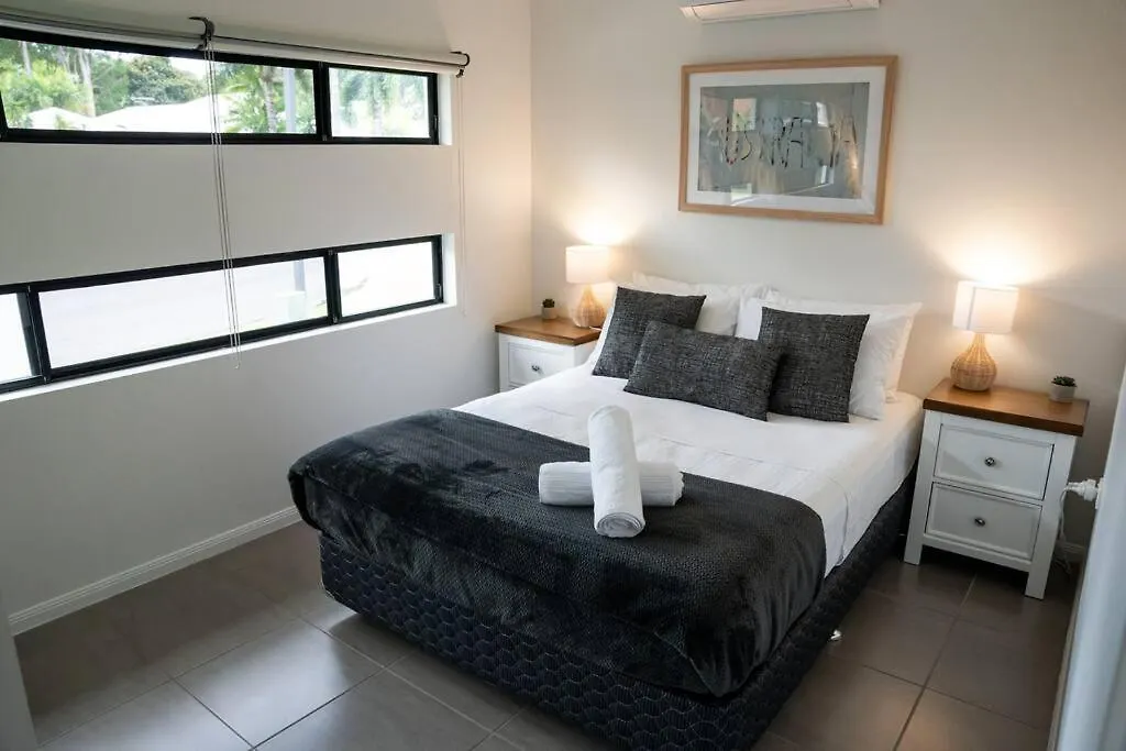 度假居 Lakeside Luxury, Stroll To Beach & Restaurants- Pets Welcome 三一海滩