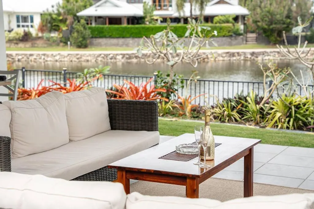 Lakeside Luxury, Stroll To Beach & Restaurants- Pets Welcome 三一海滩 度假居